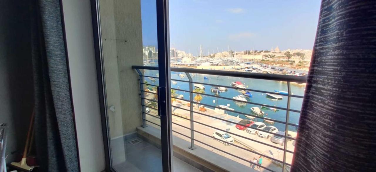 Shore Bridge Gzira Luaran gambar